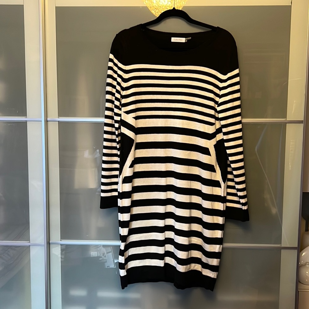 Calvin Klein size xl sweater dress in black and white